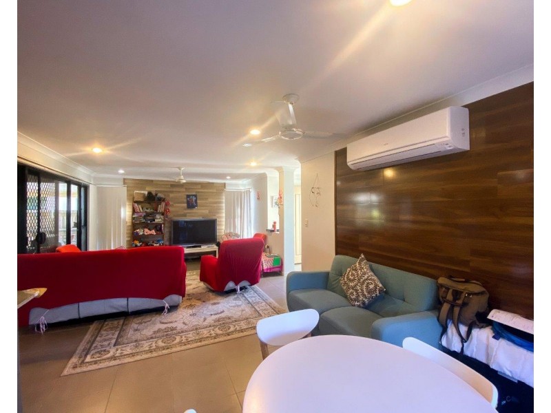 18 Wave Court, Toogoom QLD 4655