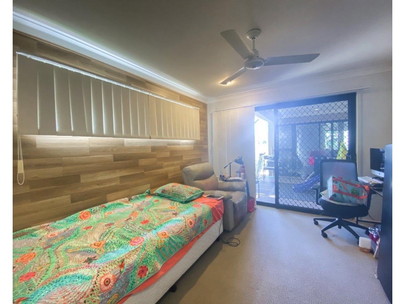 18 Wave Court, Toogoom QLD 4655