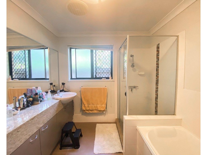 18 Wave Court, Toogoom QLD 4655