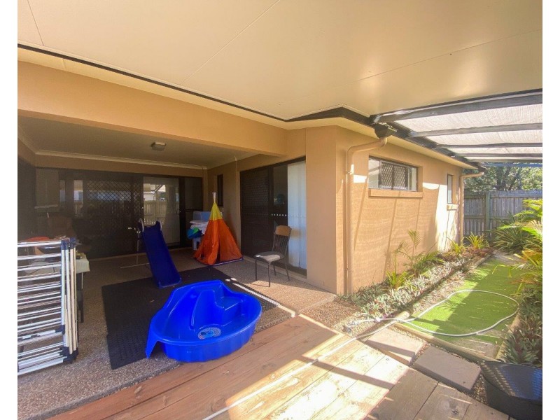 18 Wave Court, Toogoom QLD 4655