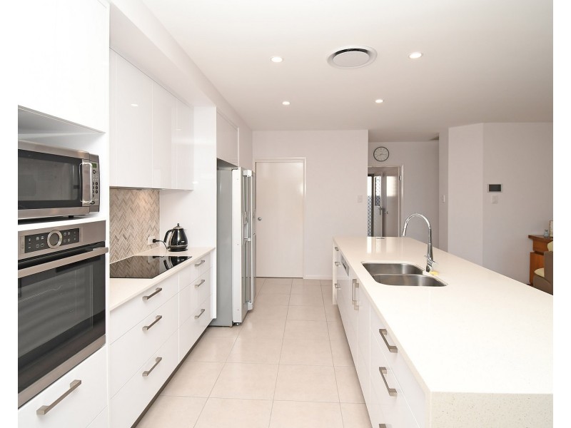 2 CASTAWAY COURT, Toogoom QLD 4655