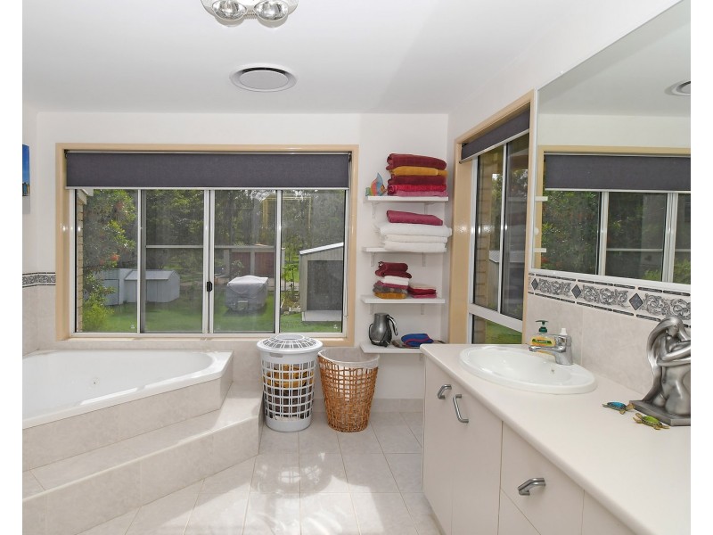 5 KALINDA COURT, Toogoom QLD 4655