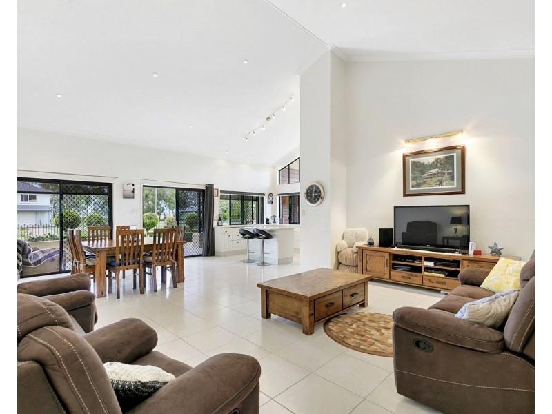 99 RIVERVIEW DRIVE, Burrum Heads QLD 4659