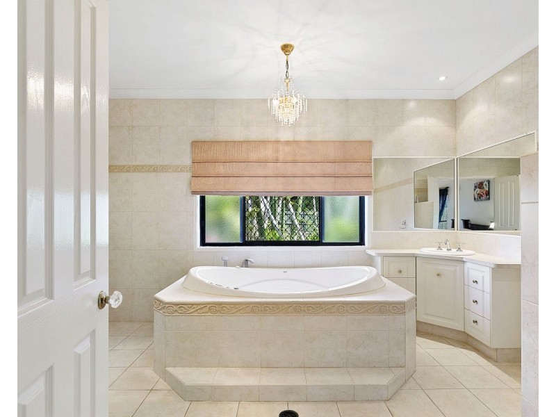 99 RIVERVIEW DRIVE, Burrum Heads QLD 4659