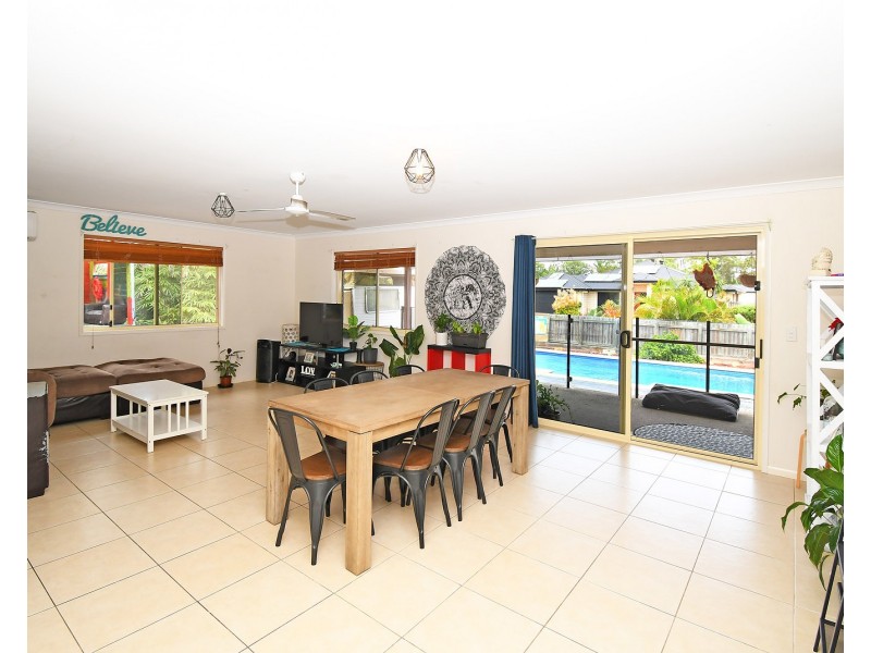 27 Tree View Road, Toogoom QLD 4655