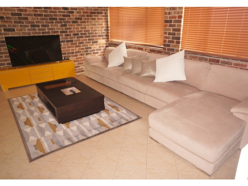 5 Clement Place, Ingleburn NSW 2565