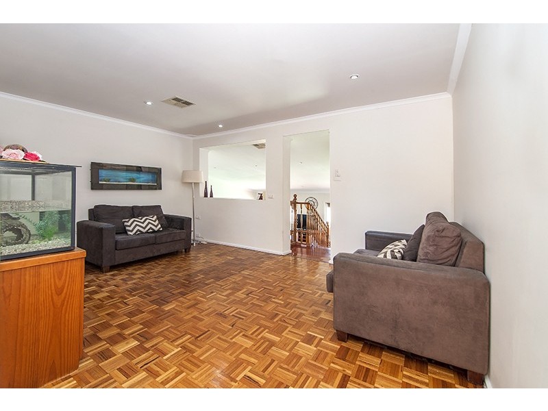 8 Durness Place, St Andrews NSW 2566