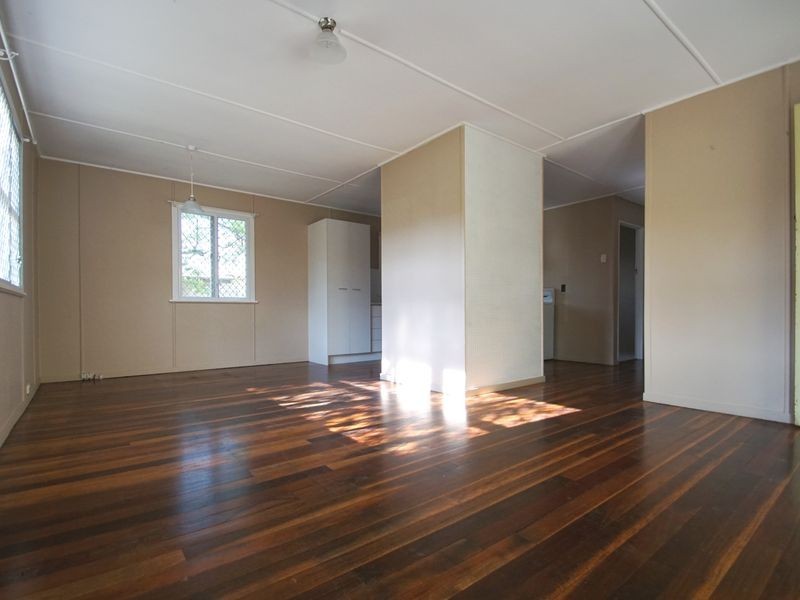 37 Blaxland Street, Eastern Heights QLD 4305