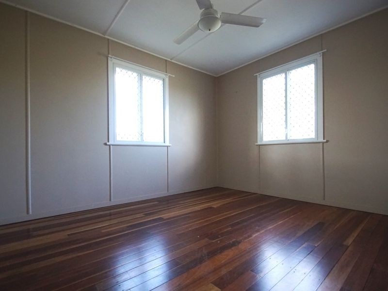 37 Blaxland Street, Eastern Heights QLD 4305