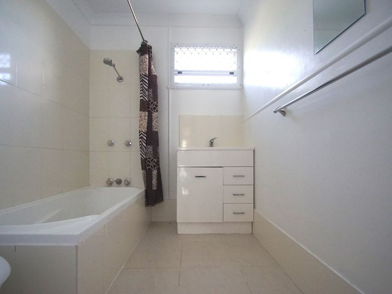 37 Blaxland Street, Eastern Heights QLD 4305