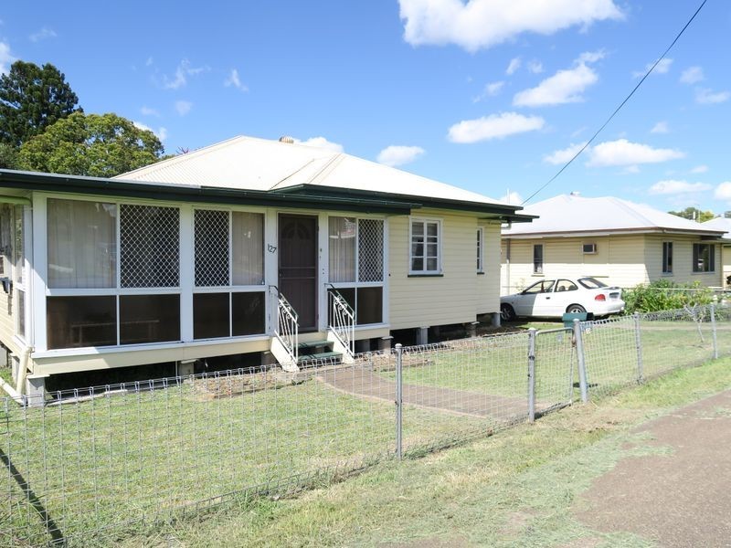 127 Blackstone Road, Silkstone QLD 4304