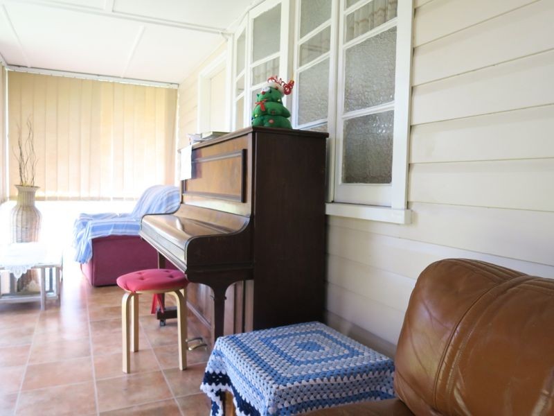127 Blackstone Road, Silkstone QLD 4304
