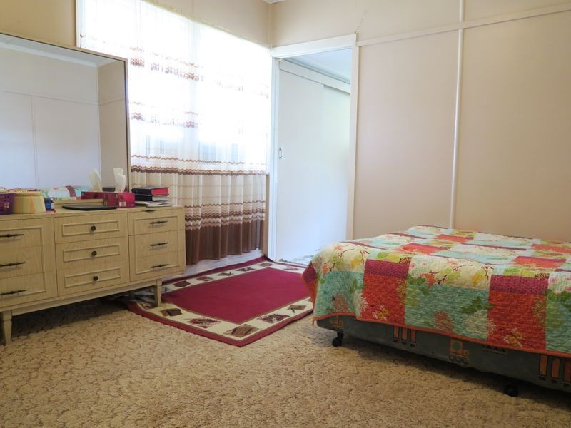 127 Blackstone Road, Silkstone QLD 4304