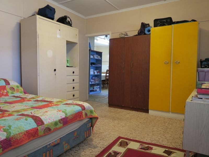 127 Blackstone Road, Silkstone QLD 4304
