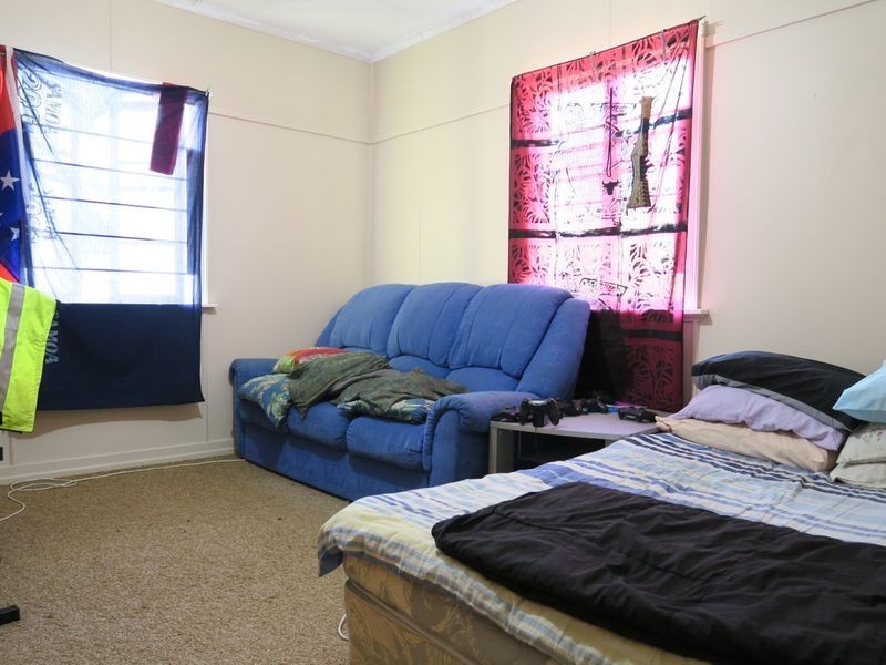 127 Blackstone Road, Silkstone QLD 4304