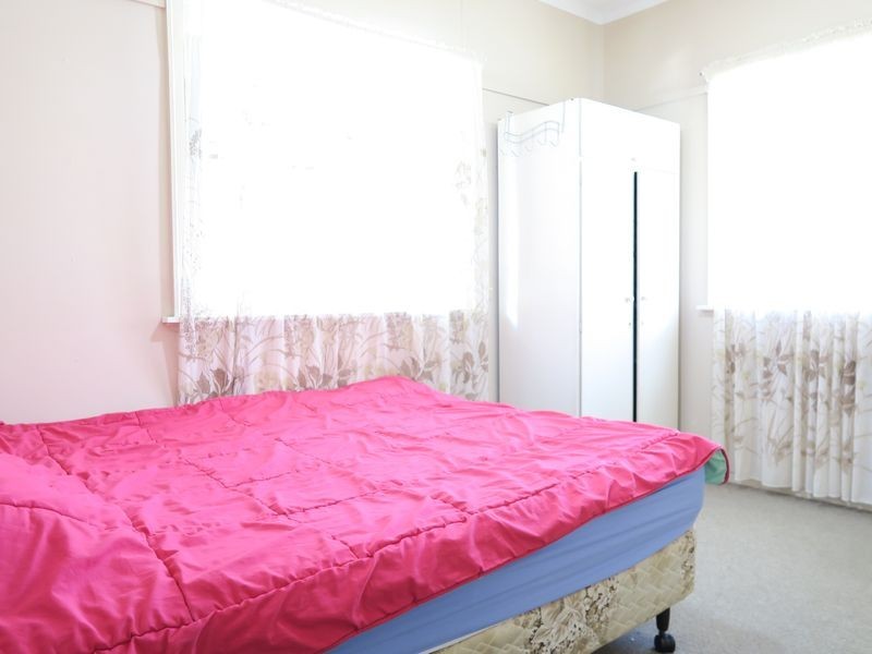 127 Blackstone Road, Silkstone QLD 4304