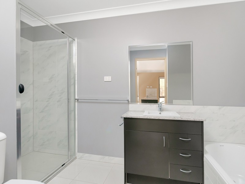 1/3 Bulloo Crescent, Brassall QLD 4305