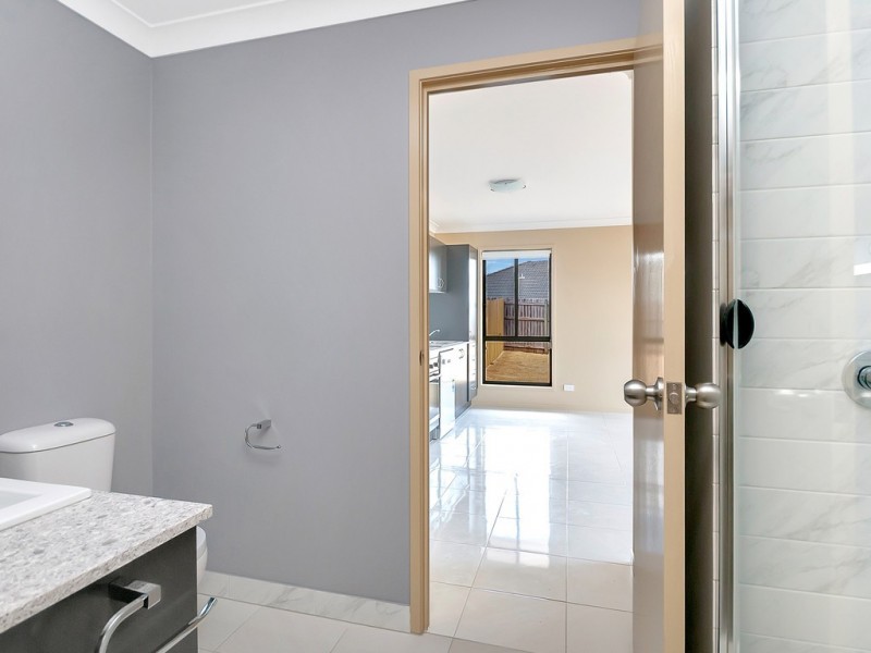 2/3 Bulloo Crescent, Brassall QLD 4305