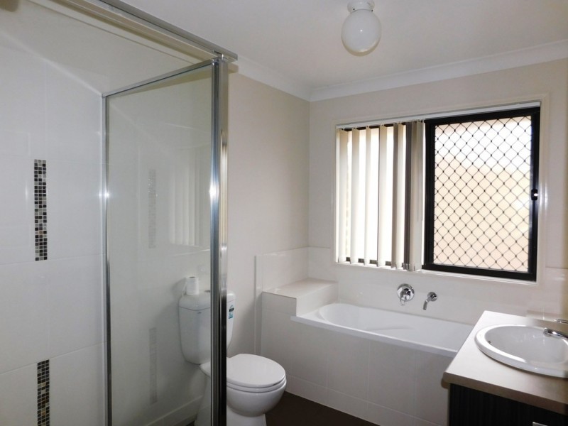 2/23 Knightsbridge Drive, Chuwar QLD 4306