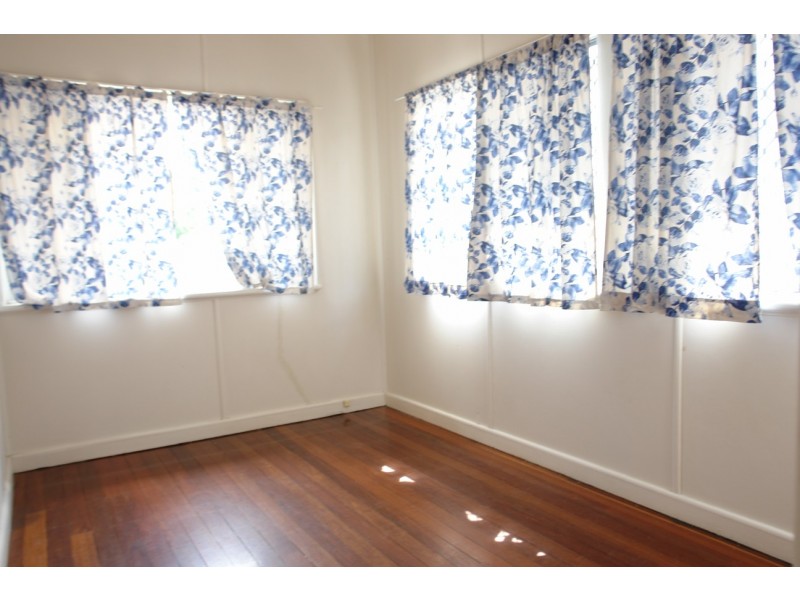 10 Shine Street, One Mile QLD 4305