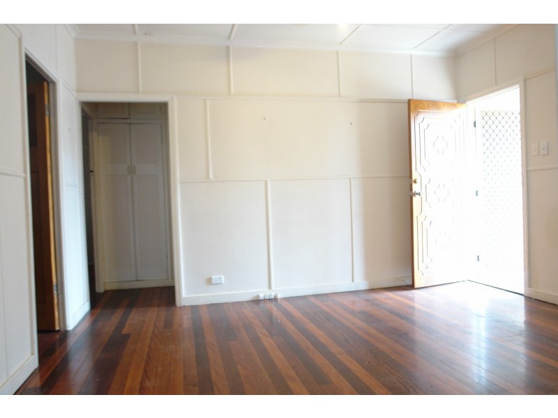 10 Shine Street, One Mile QLD 4305
