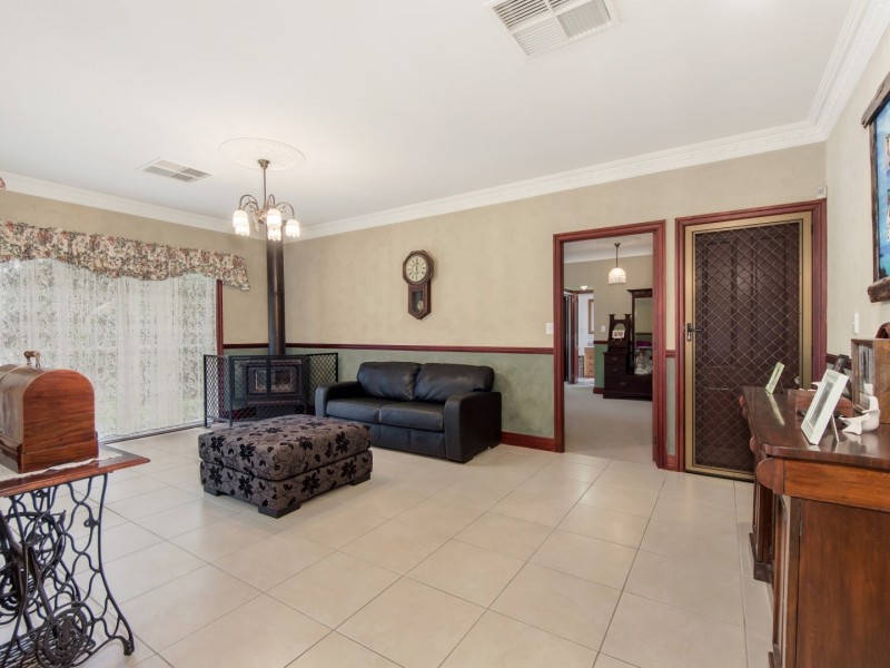 54 Velvet Street, Pine Mountain QLD 4306