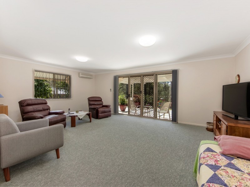 21 Lipizzaner Place, Pine Mountain QLD 4306
