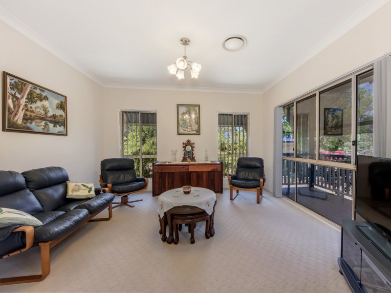 21 Lipizzaner Place, Pine Mountain QLD 4306