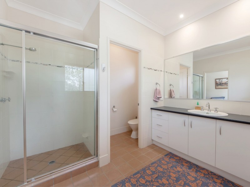 21 Lipizzaner Place, Pine Mountain QLD 4306