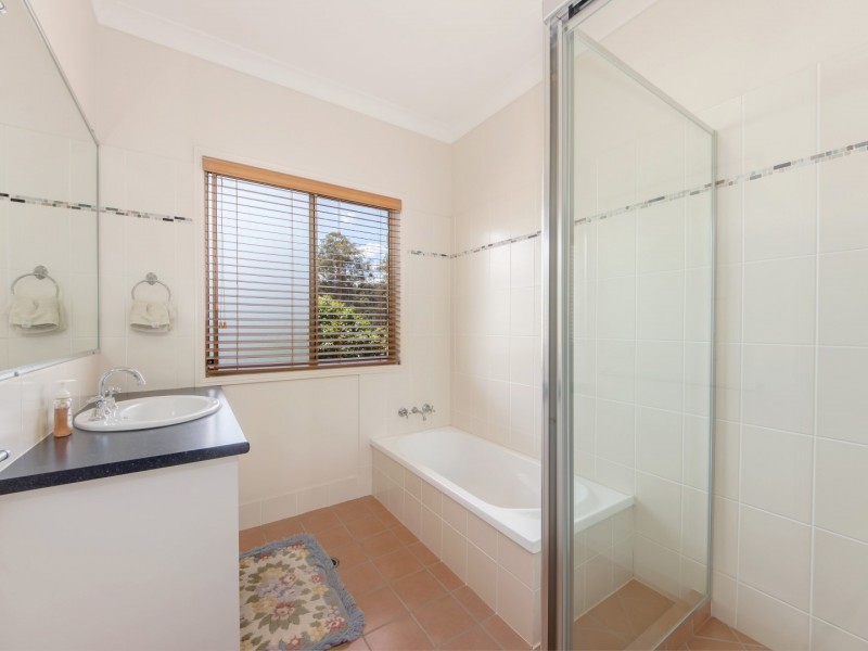 21 Lipizzaner Place, Pine Mountain QLD 4306