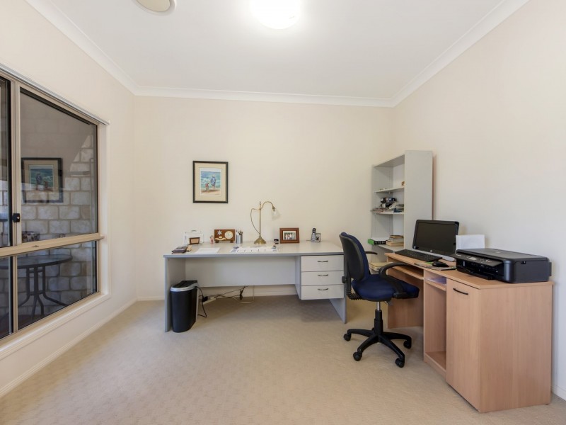 21 Lipizzaner Place, Pine Mountain QLD 4306