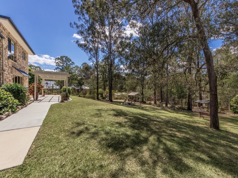 21 Lipizzaner Place, Pine Mountain QLD 4306
