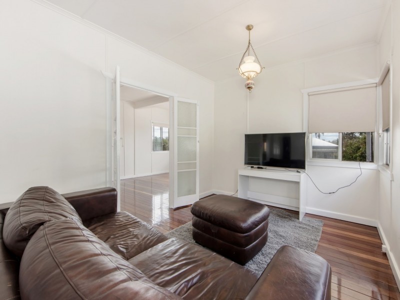 17 Rex Street, Eastern Heights QLD 4305