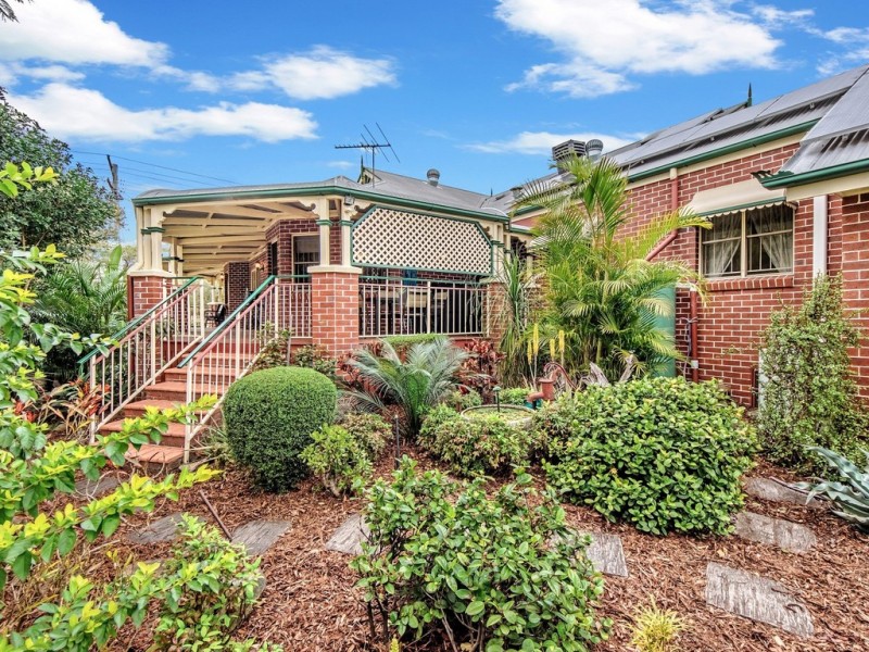 10 Dudleigh Street, Booval QLD 4304