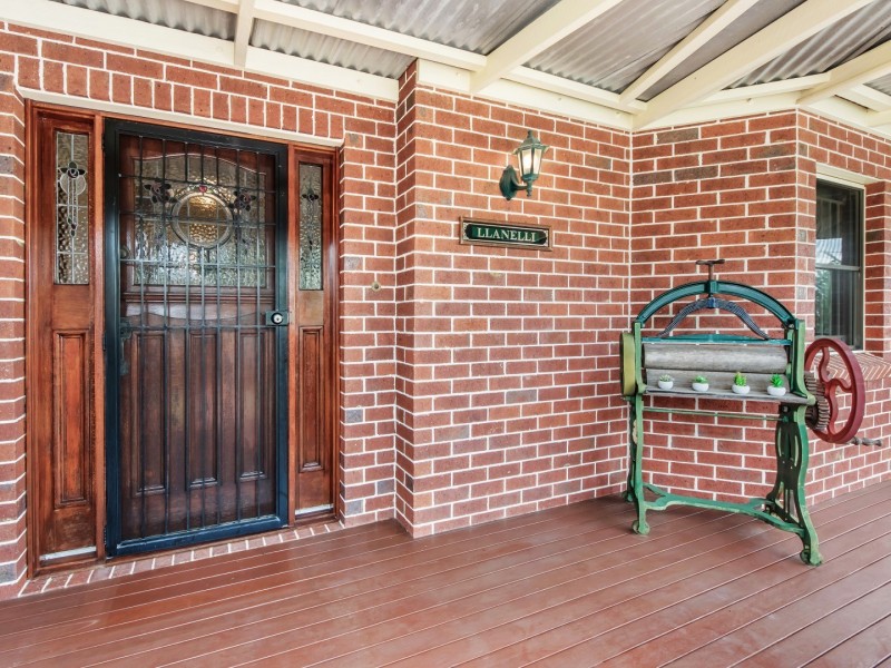 10 Dudleigh Street, Booval QLD 4304