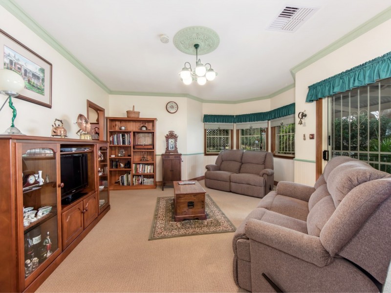 10 Dudleigh Street, Booval QLD 4304