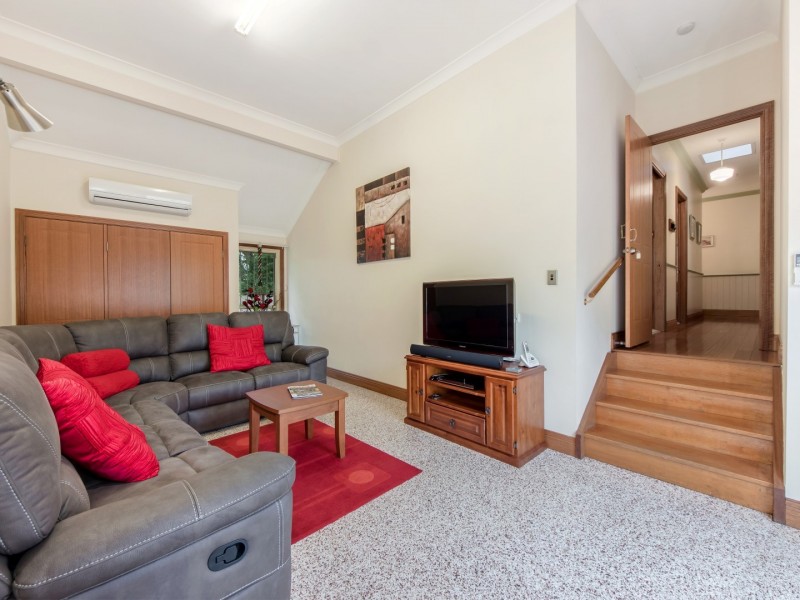 10 Dudleigh Street, Booval QLD 4304