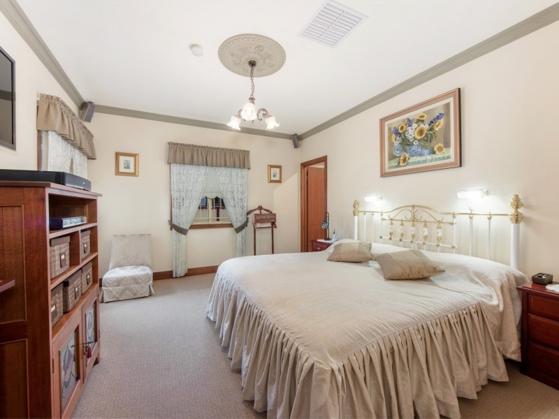 10 Dudleigh Street, Booval QLD 4304