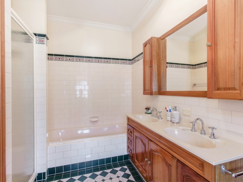 10 Dudleigh Street, Booval QLD 4304