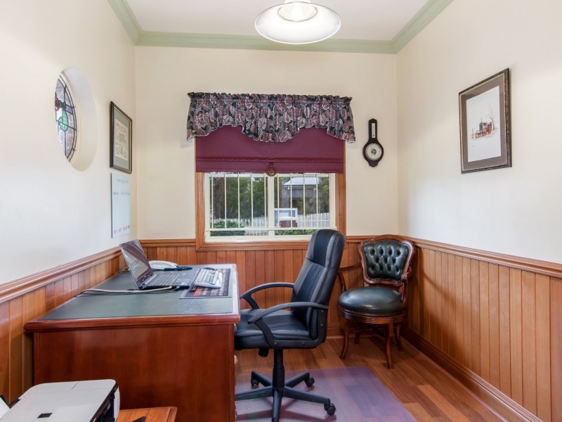 10 Dudleigh Street, Booval QLD 4304