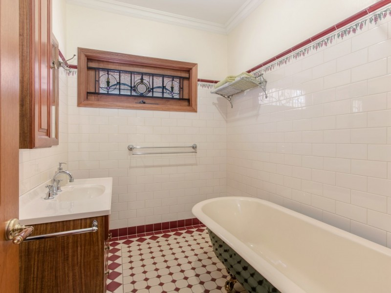 10 Dudleigh Street, Booval QLD 4304