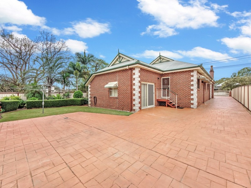 10 Dudleigh Street, Booval QLD 4304