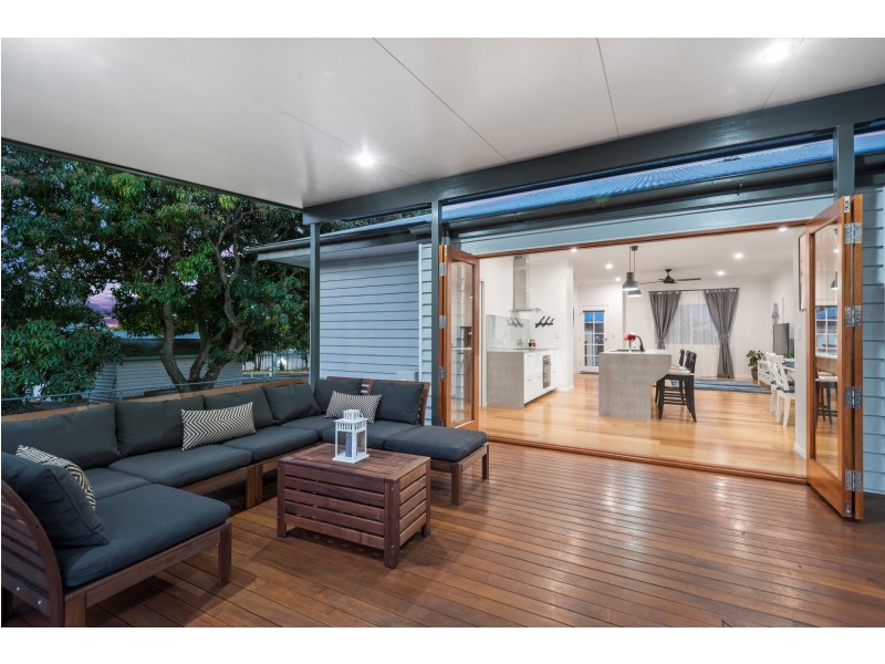 1 Walkers Lane, Booval QLD 4304