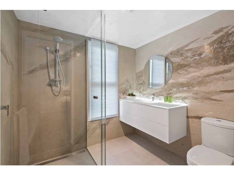 1 Walkers Lane, Booval QLD 4304