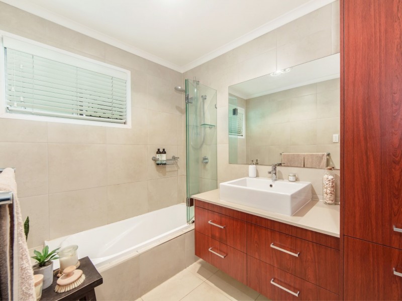 12 Oak Street, Bundamba QLD 4304