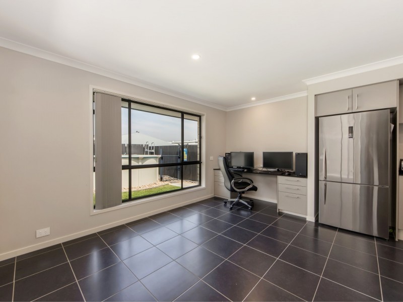 11 Eucalyptus Crescent, Ripley QLD 4306