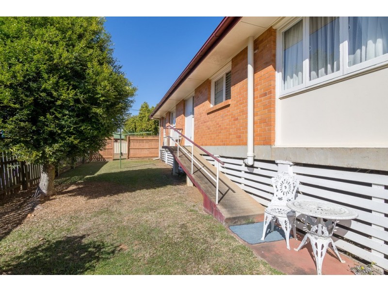 1 Lawson Street, Leichhardt QLD 4305