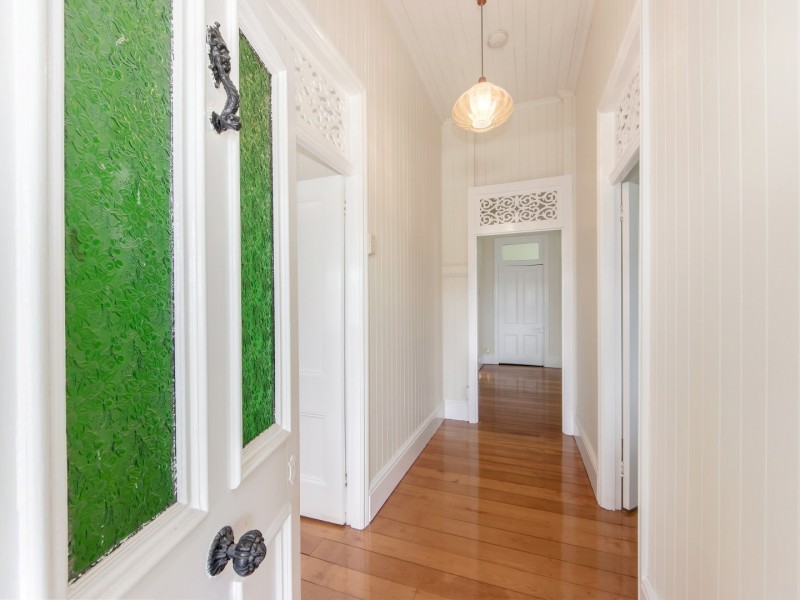 1 Coronation Street, East Ipswich QLD 4305