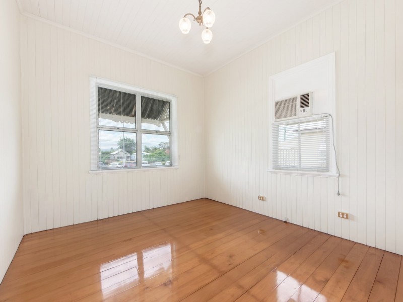 1 Coronation Street, East Ipswich QLD 4305