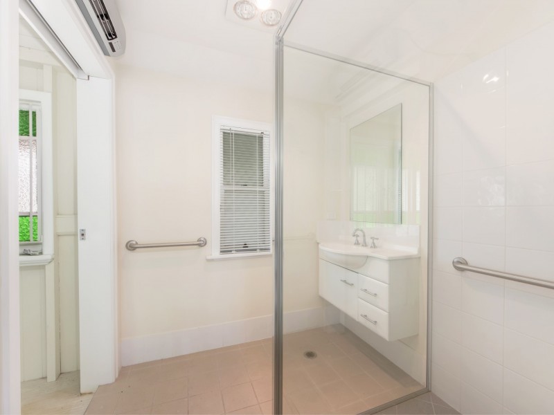 1 Coronation Street, East Ipswich QLD 4305